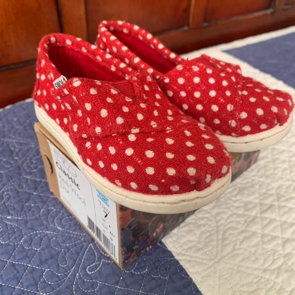 Toms girls classic toddler shoes - red with polka dots, sneakers size 7